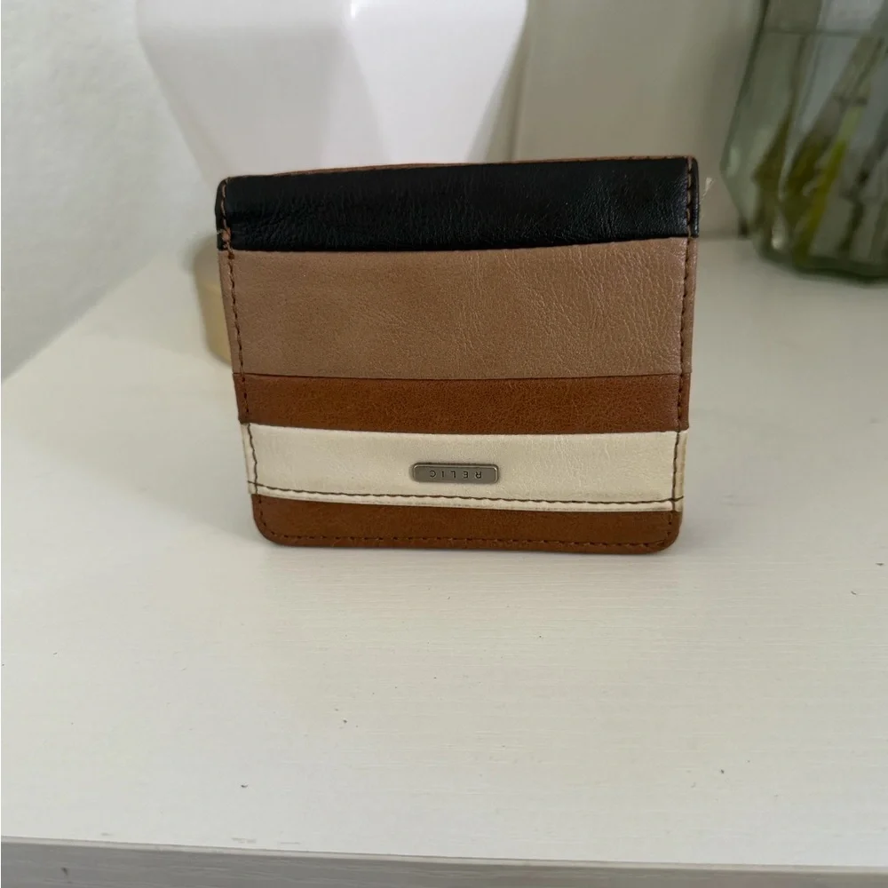 Relic Tri-Strip Leather Card Holder in Brown, Beige & Black